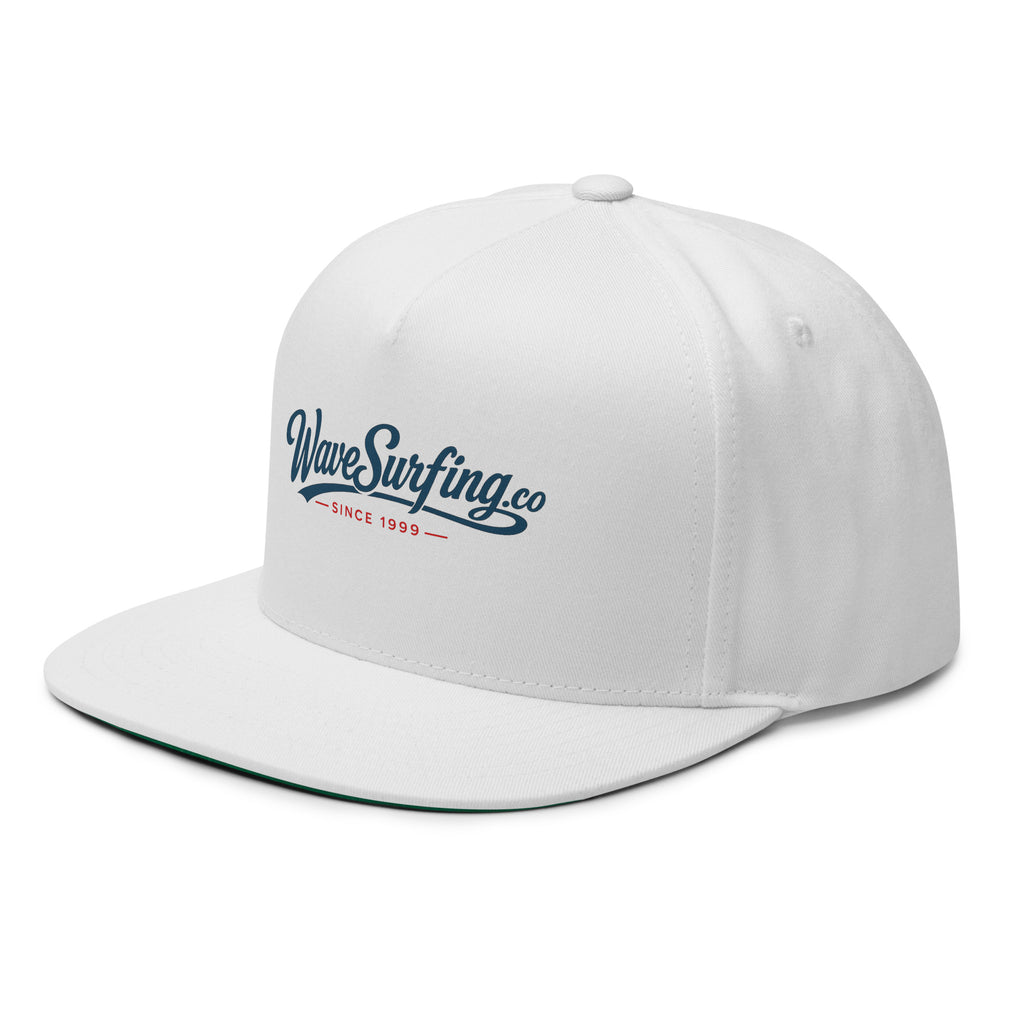  WaveSurfing™ Flat Bill Snapback Cap blanc – Vue 3/4 arrière logo WaveSurfing.co Since 1999
