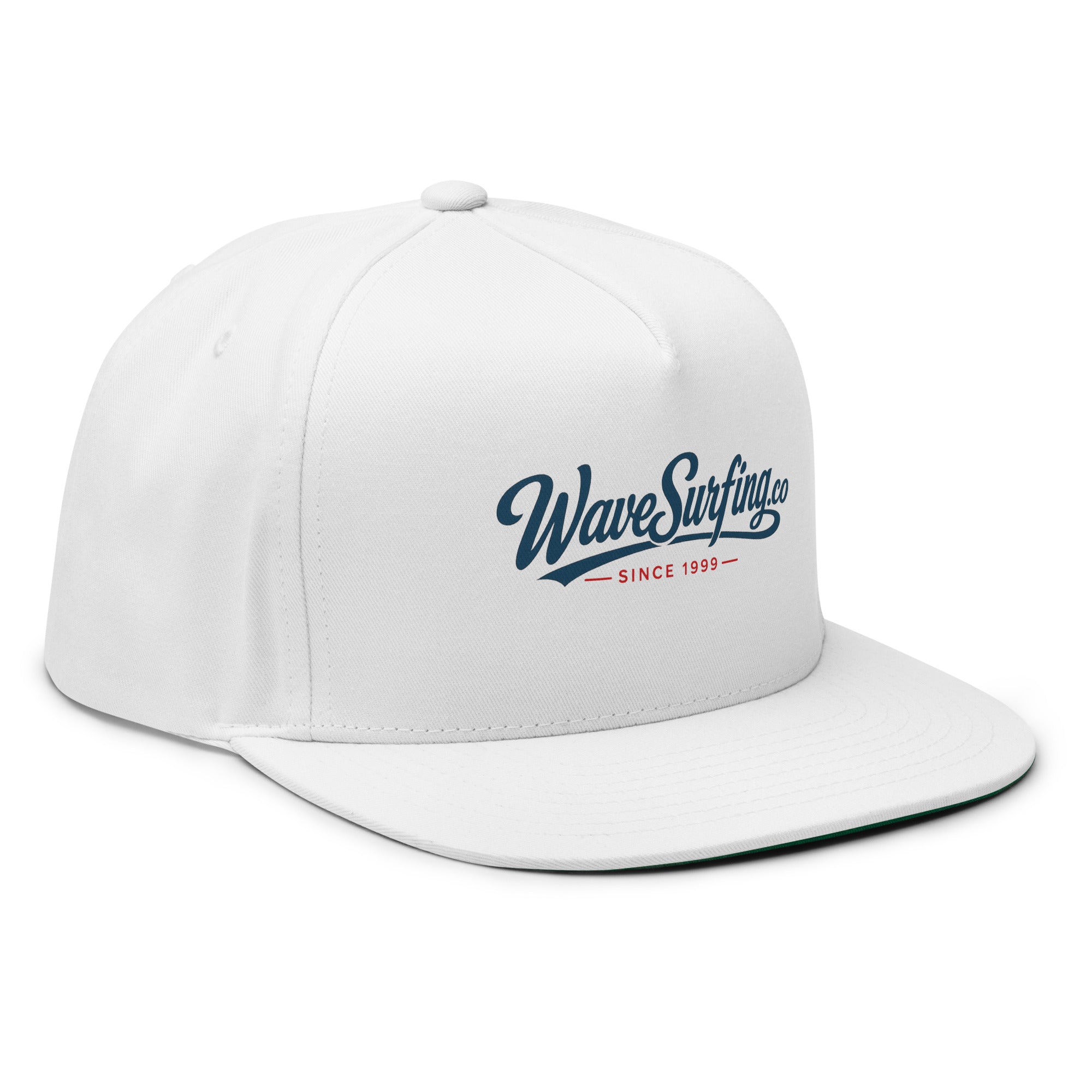 WaveSurfing™ Flat Bill Snapback Cap blanc – Vue 3/4 avant logo WaveSurfing.co Since 1999 brodé